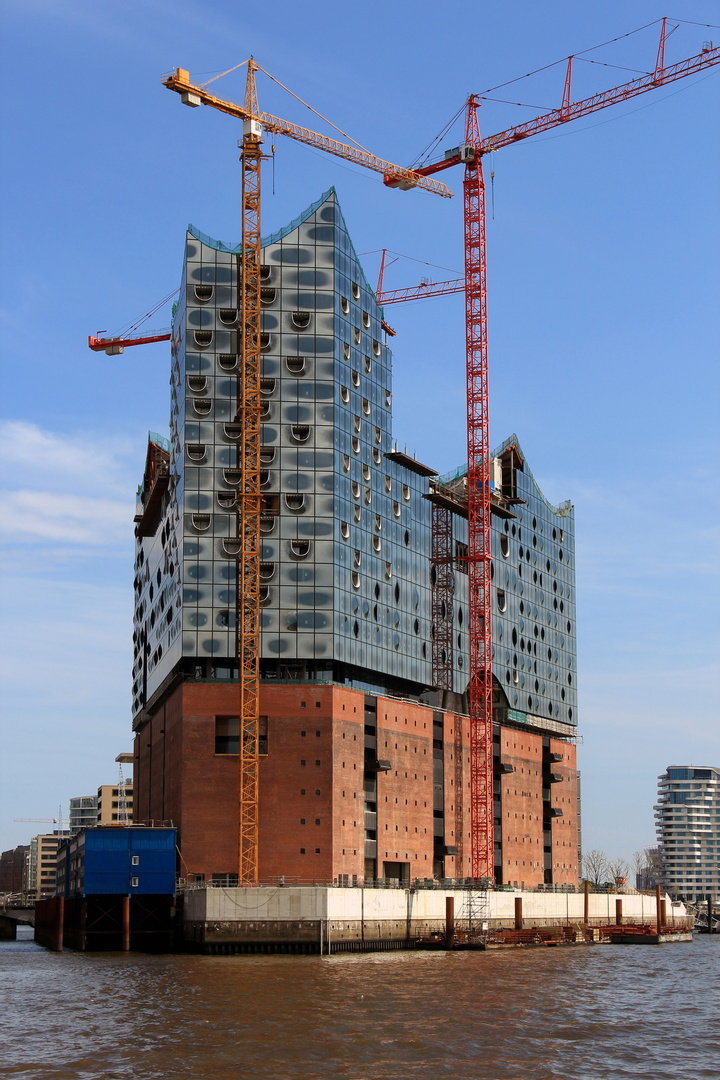 2012, Hamburg, Blick von der Elbe auf die im Bau befindliche Elbphilharmonie