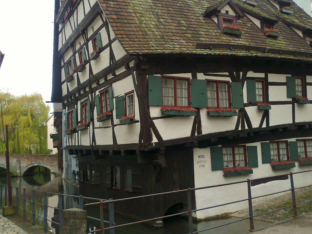 20120424   ARCHIV Hotel schiefes Haus in Ulm