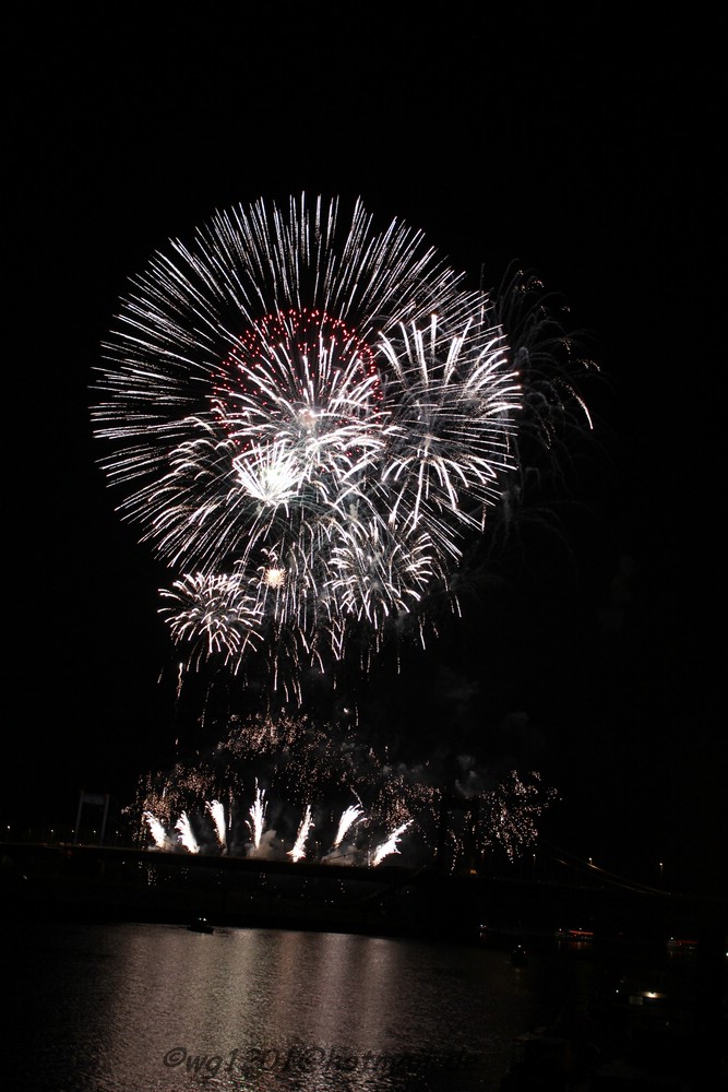 2012_08_17 Ruhrorter Hafenfest Feuerwerk 04