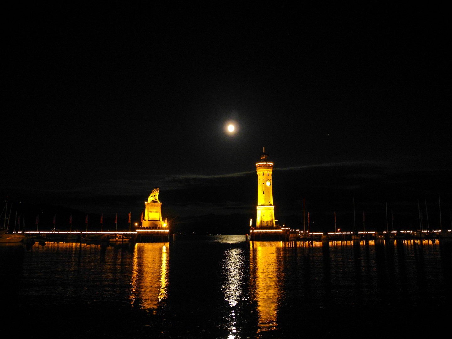 2013-06-23 - Vollmond über der Hafeneinfahrt