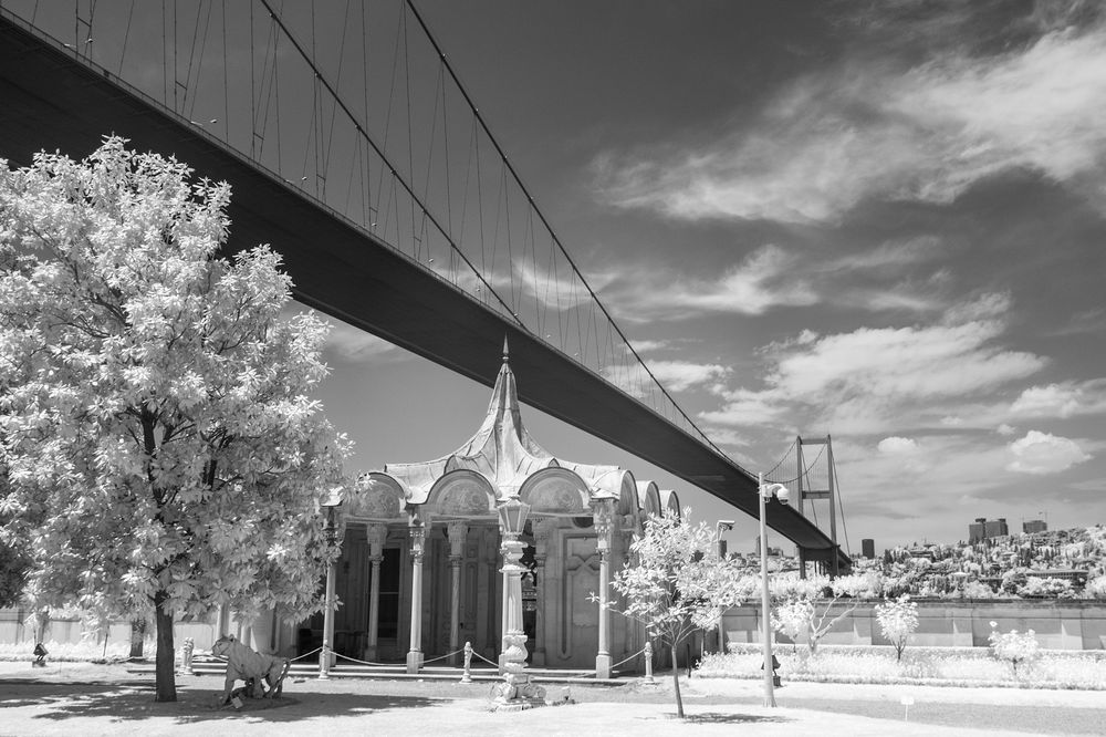 201305 Istanbul - Bosporus Brücke und Beylerbey Schlossgarten