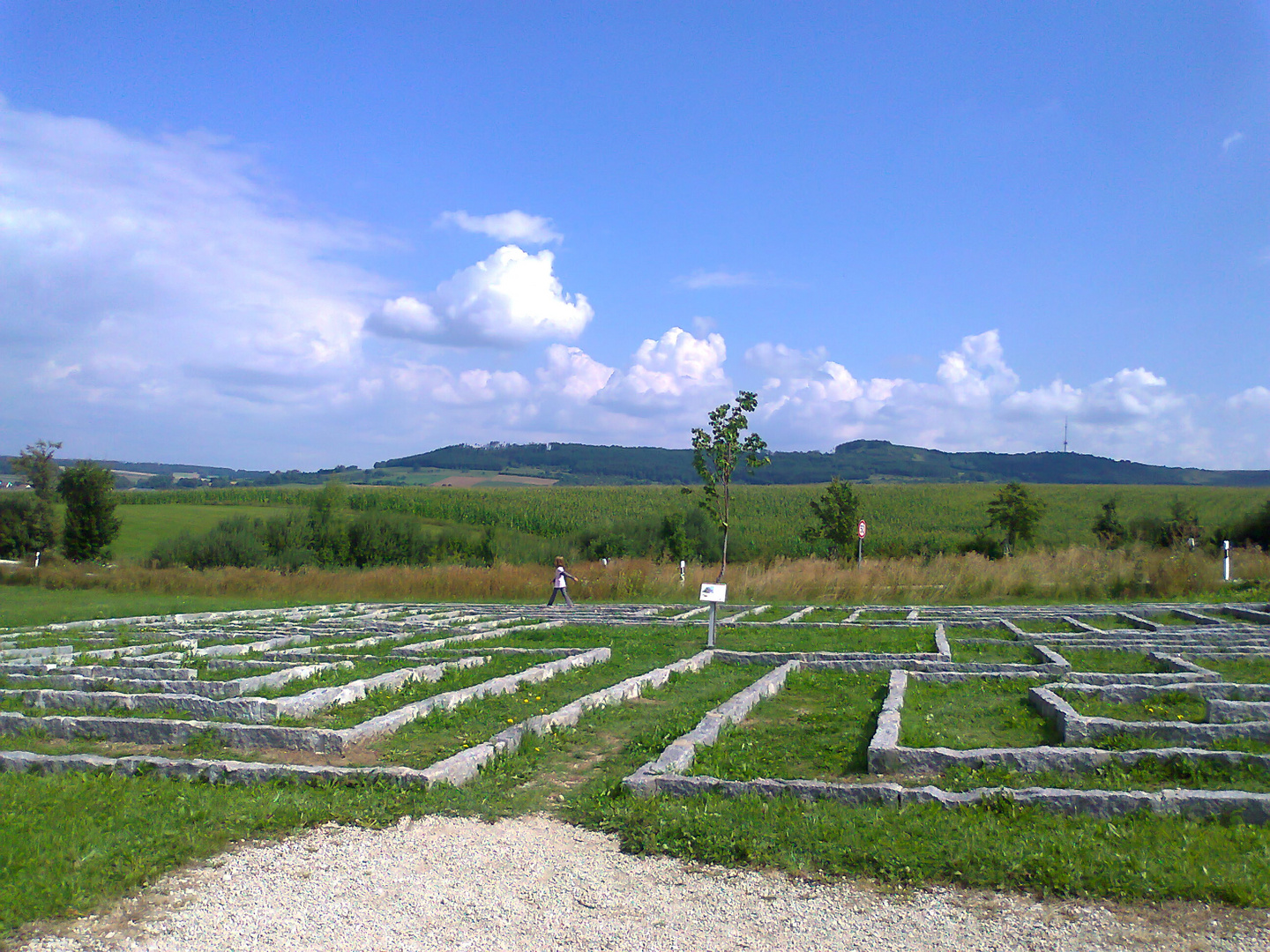 2014  0404 ARCHIV Aussenanlage Limeseum  am Fuße es Hesselberges https://limeseum.de/