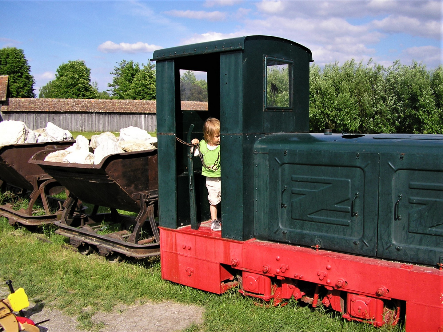  2014  Freilandmuseum Bad Windsheim :Lok mit Loren und "Lokführerin"