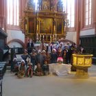 2015 06 12 Fotoshooting Stadtkirche BT Ausgebreitete Arme am Boden +  angehängt Gruft darunter