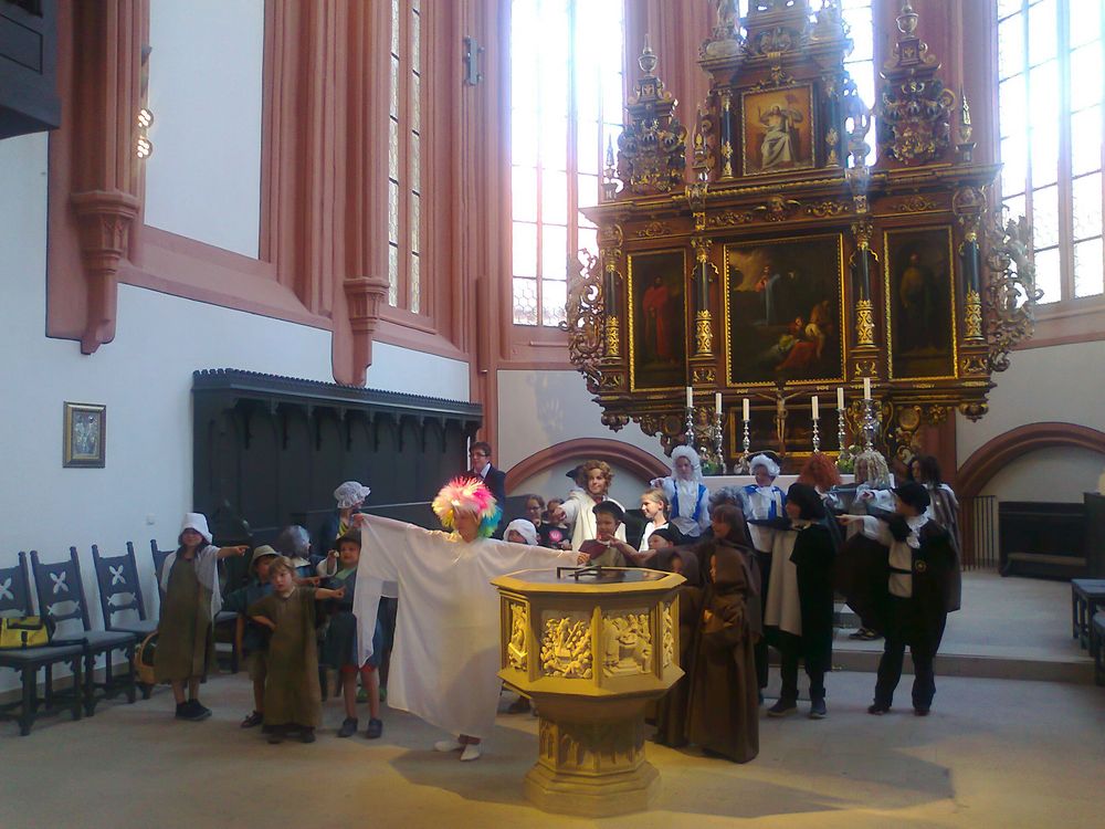 2015 0612 ARCHIV   Alle Zeigen auf :    Fotoshooting Stadtkirche Bayreuth