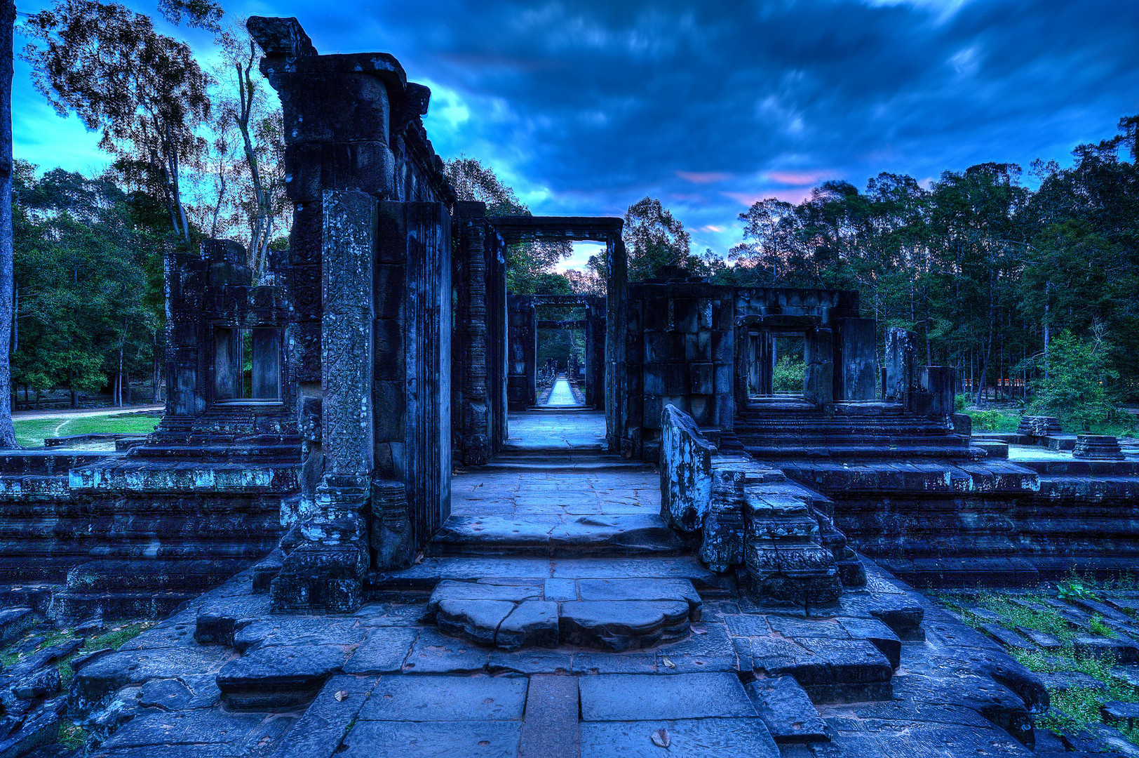 2015 Angkor Wat Baphuon Sunrise_01