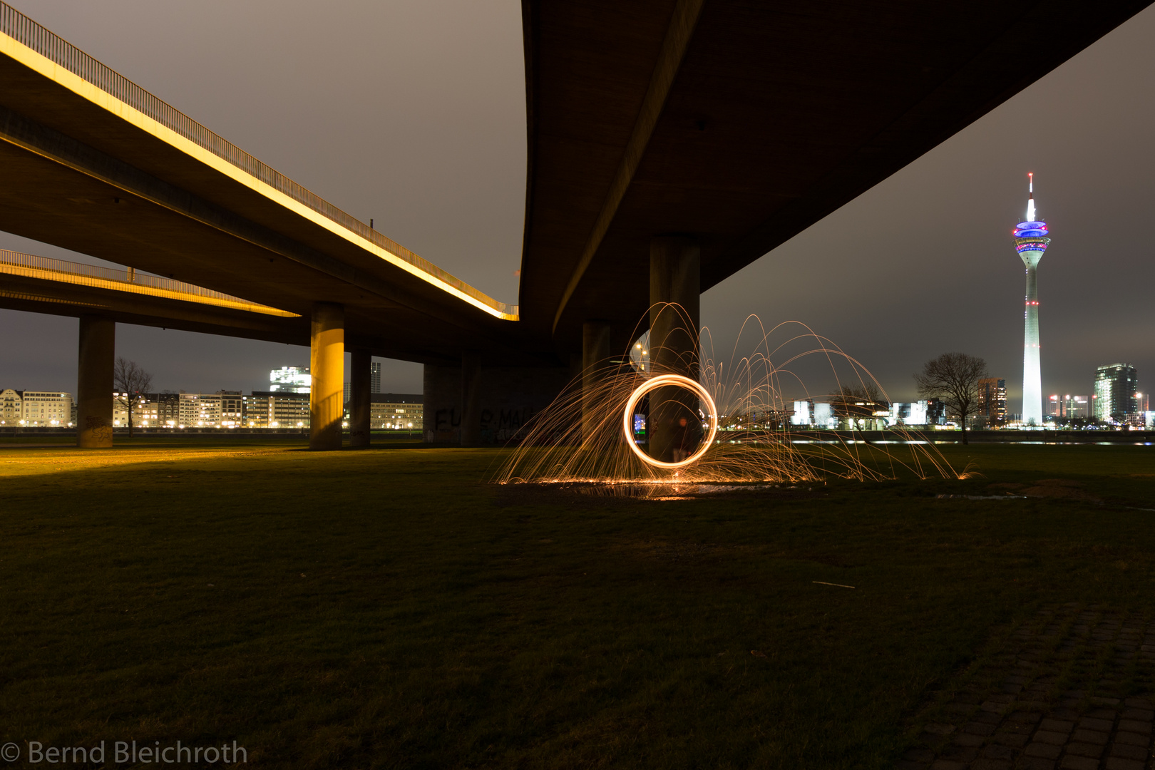 2016-01-25-Lightpainting Rheinwiesen