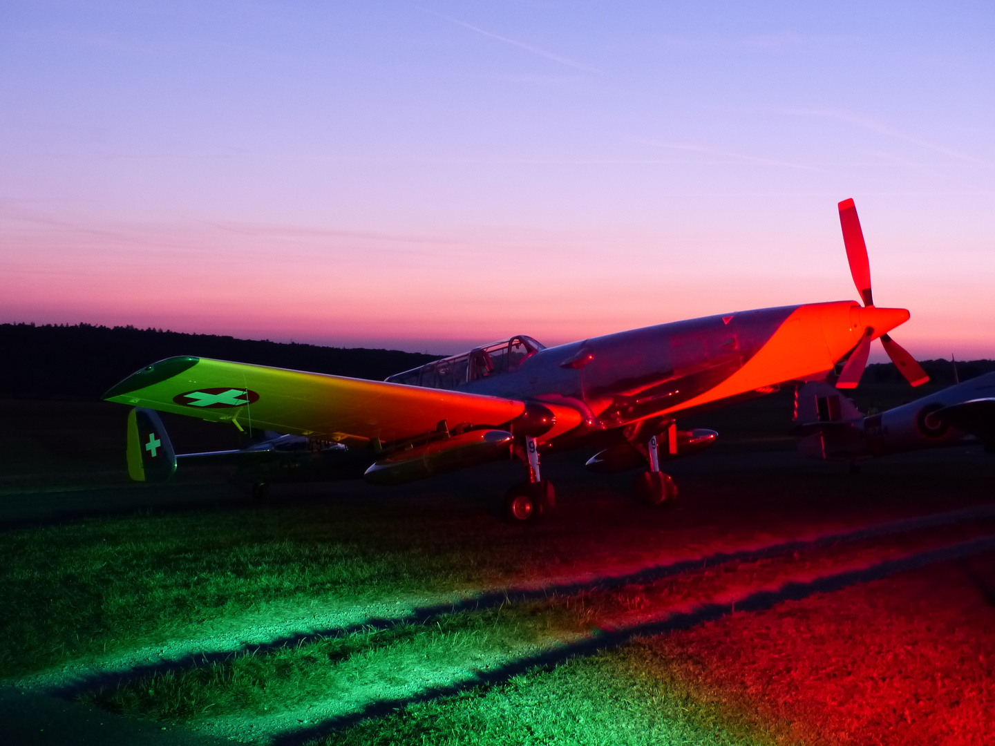 2016-09-09; Beleuchtetes Oldtimer-Flugzeug