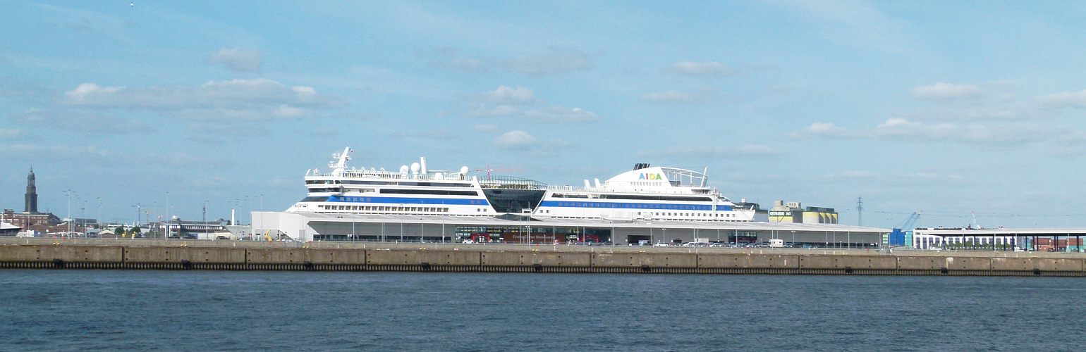 2016 Blick von Tollerort rüber zum neuen Cruise-Terminal.