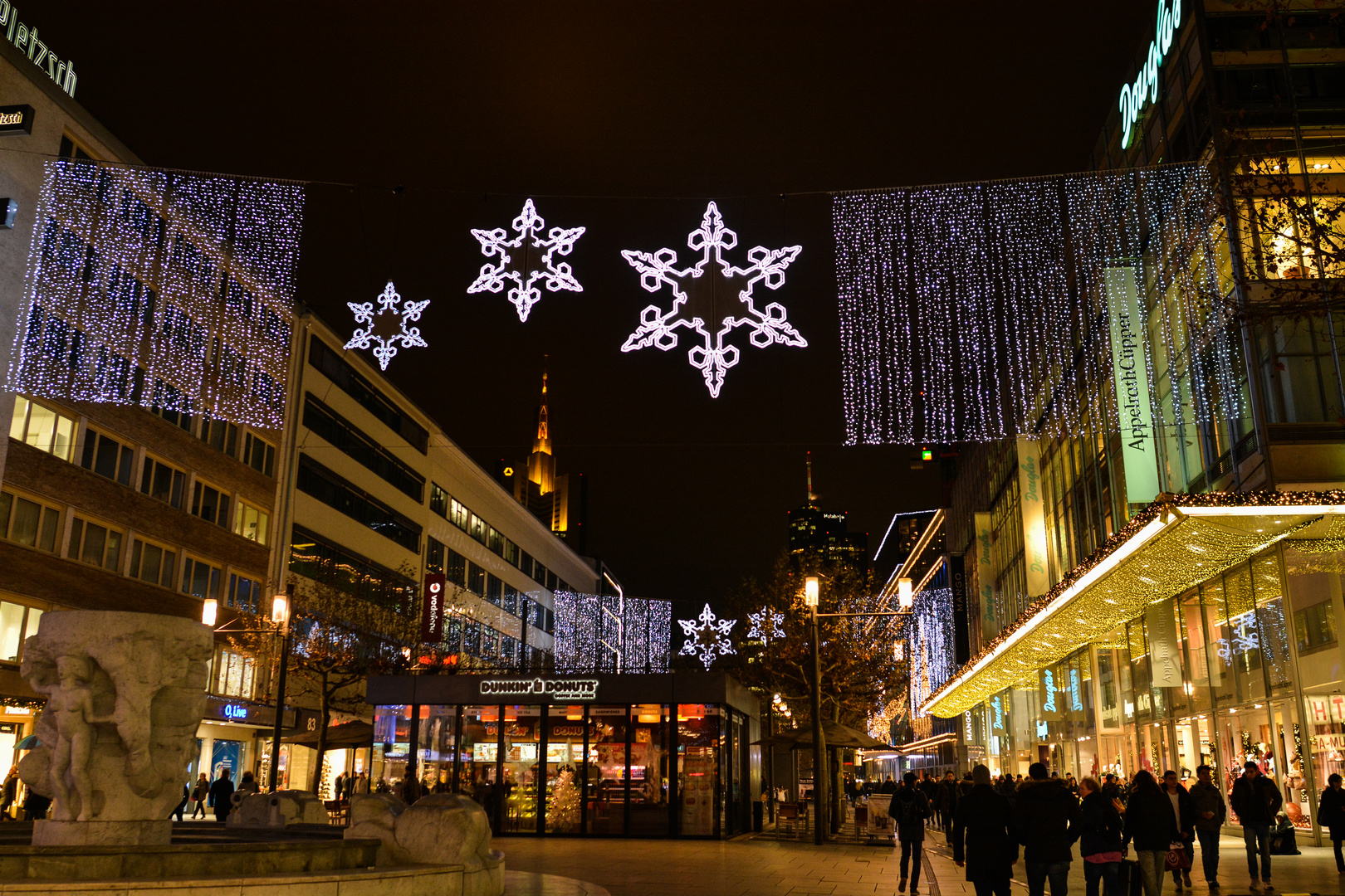 2016 Frankfurt Zeil, abends in der Weihnachtszeit