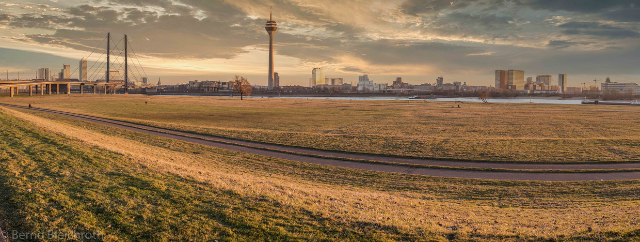 2017-01-19-Panorama-Medienhafen-Düsseldorf