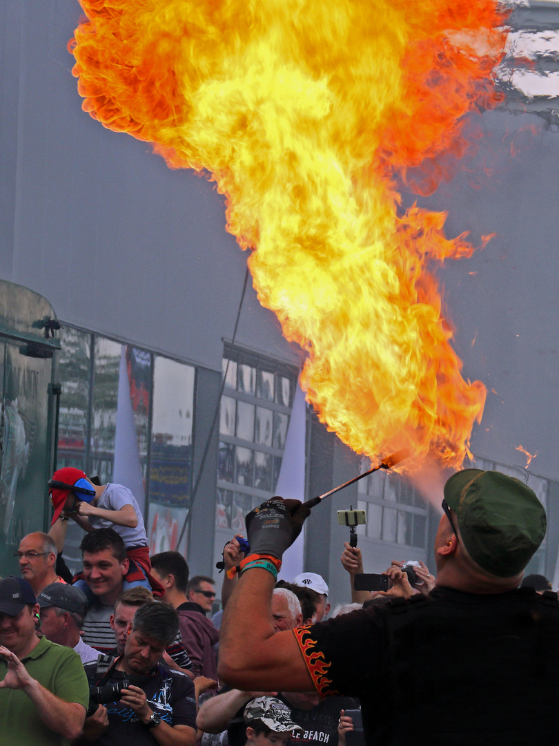 2017-05-13-Brazzeltag / Feuerspucker