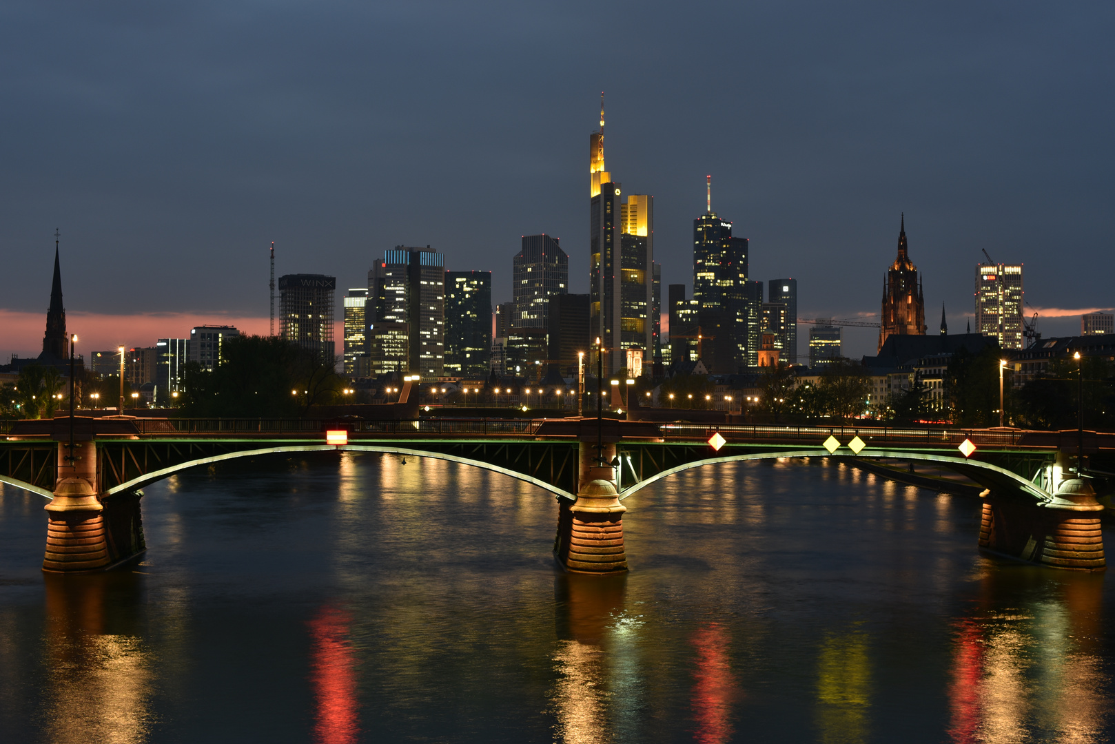 2017 Frankfurt in der Abenddämmerung
