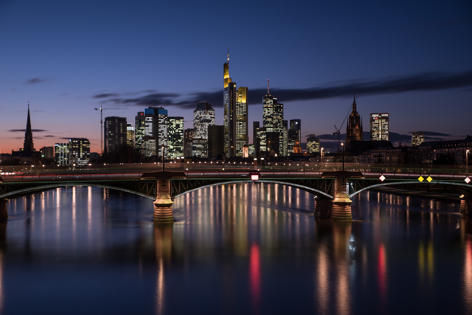 2017 Frankfurter Skyline von der Flößerbrücke aus