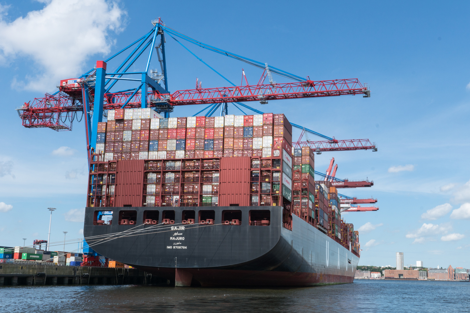 2017-Hamburg-Hafen Containerschiff