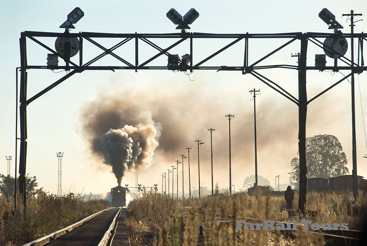 2018-06-15-Zimbabwe-Bulawayo-Westgate-gantry-Tele-ZW8_5871