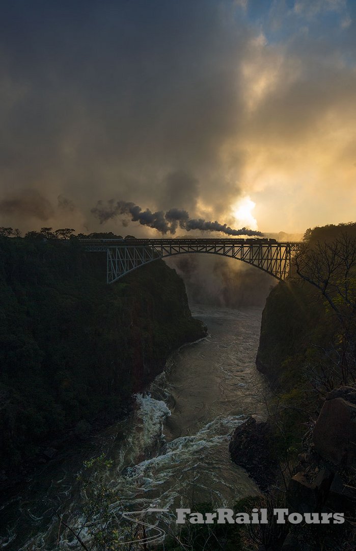 2018-06-20-Zimbabwe-Victoria_Falls-bridge-hk-dark-spray-SA-ZW8_8485