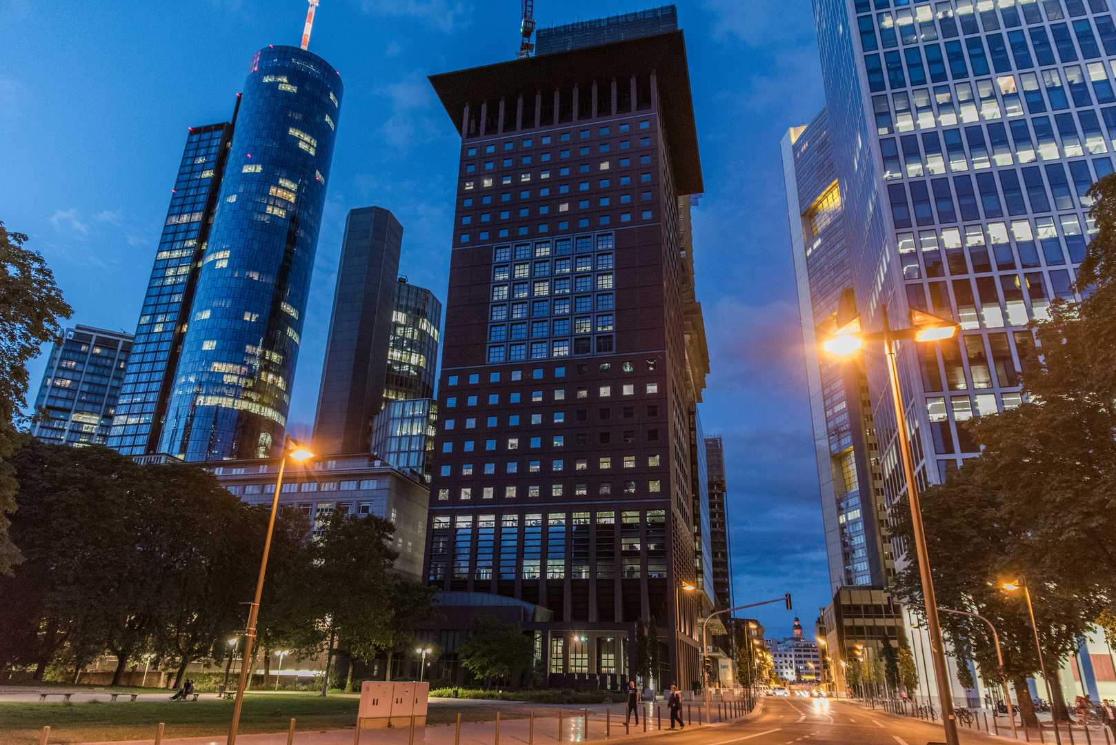 2018 Bankenviertel in Frankfurt zur blauen Stunde