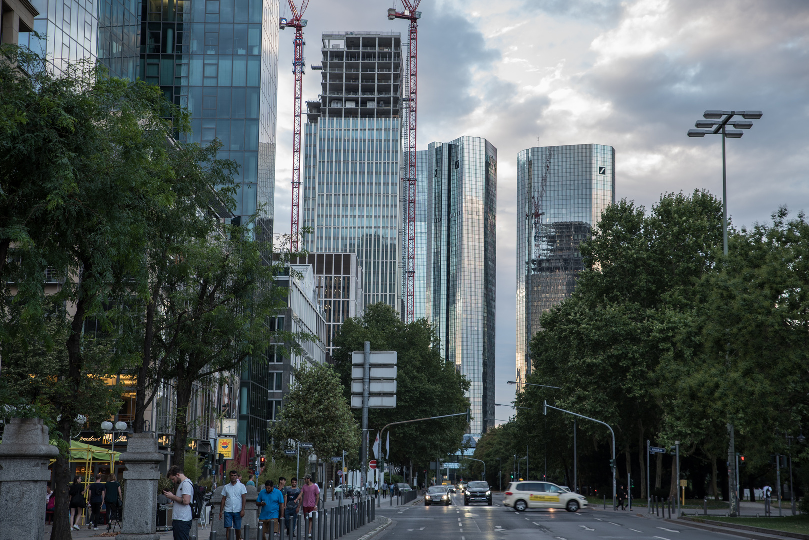 2018 Frankfurter Bankenviertel an einem frühen Freitagabend