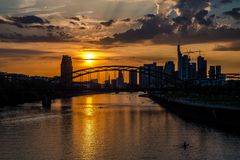 2018 Herbstlicher Sonnenuntergang in Frankfurt 