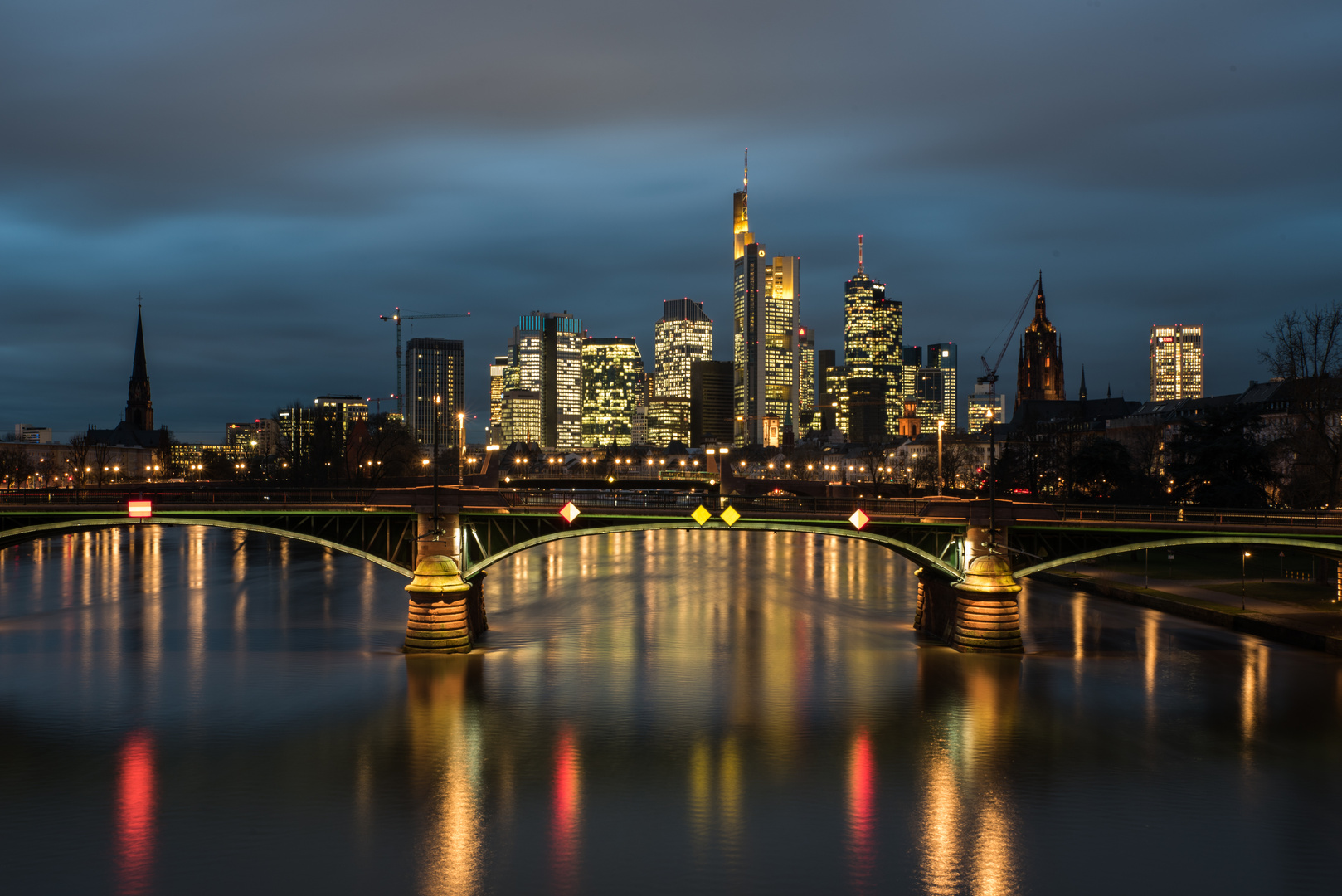 2018 Skyline und Alte Brücke in der Blauen Stunde 
