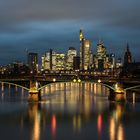 2018 Skyline und Alte Brücke in der Blauen Stunde 