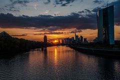 2018 Sonnenuntergang über der Stadt 