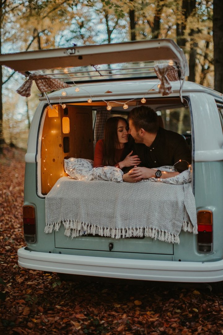 2019-11-11 - CarinaHornPhotography-CaroundFelix-VWBus-Paarshooting-web (51)