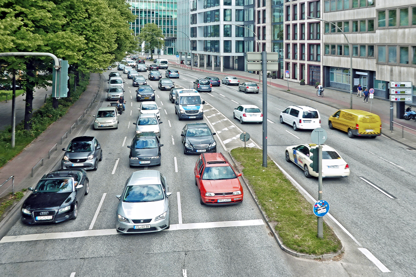 2019 -21 /  verkehrsstau / traffic jam