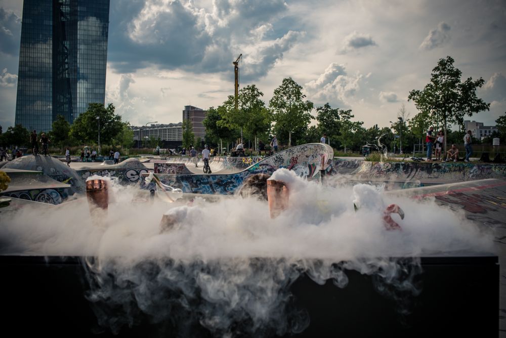 2019 Outdoorbar mit Trockeneis im Skaterpark vor der EZB