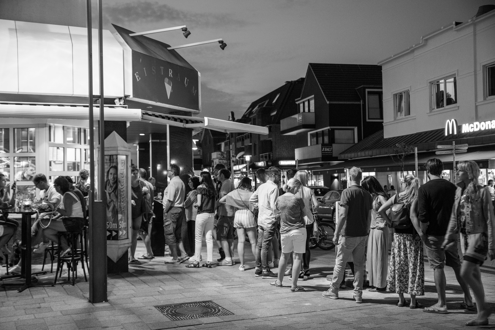 2019 Schlangestehen für Eis - Westerland Friedrichstraße