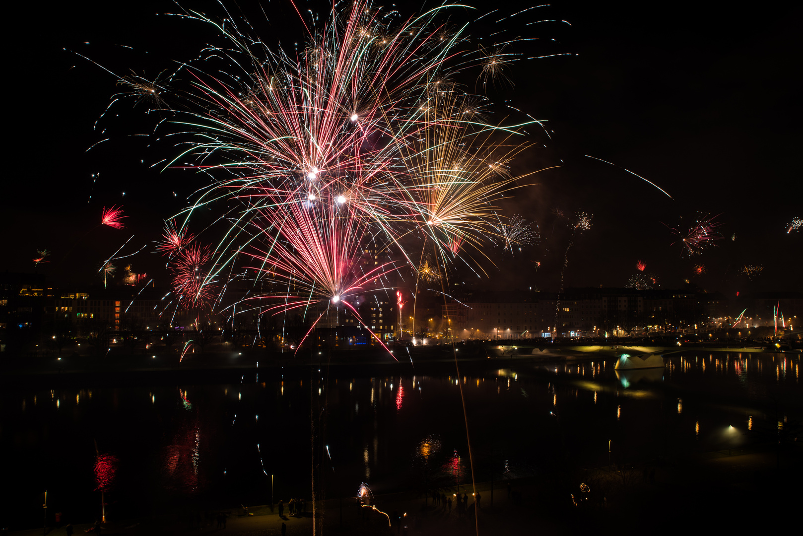 2019 Silvesterfeuerwerk an der Weseler Werft in Frankfurt