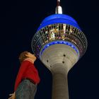 2020-02-07-Marlies küsst den Rheinturm