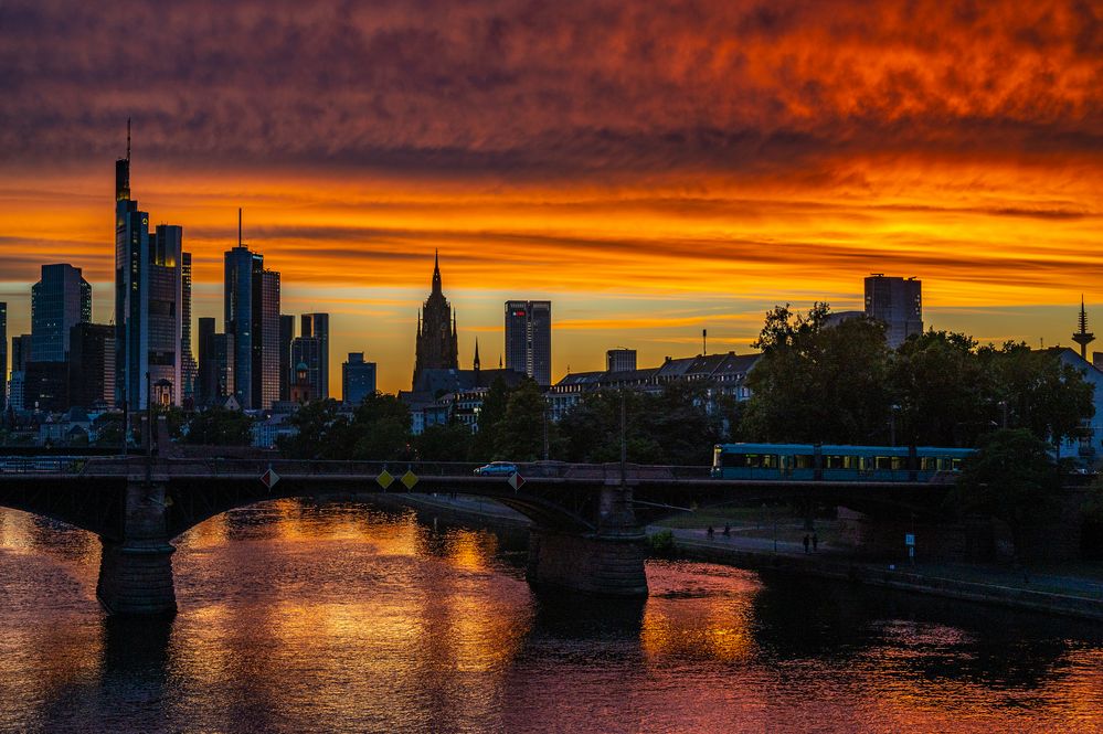 2020 Abendrot über Frankfurt 