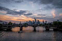 2020 Boot in der Abendsonne in Frankfurt