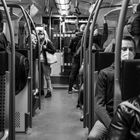 2020-Die Angst fährt mit - Szene in der S-Bahn in Frankfurt in Coronazeiten
