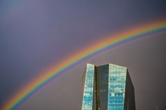 2020 Regenbogen über der Europäischen Zentralbank