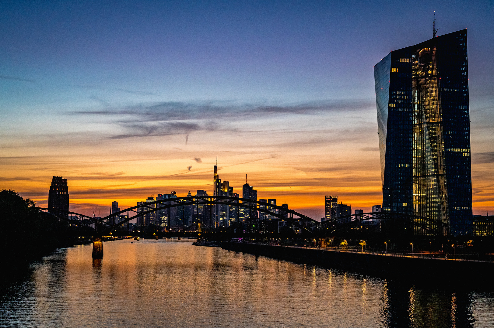 2020 Sonnenuntergang von der Osthafenbrücke in Frankfurt