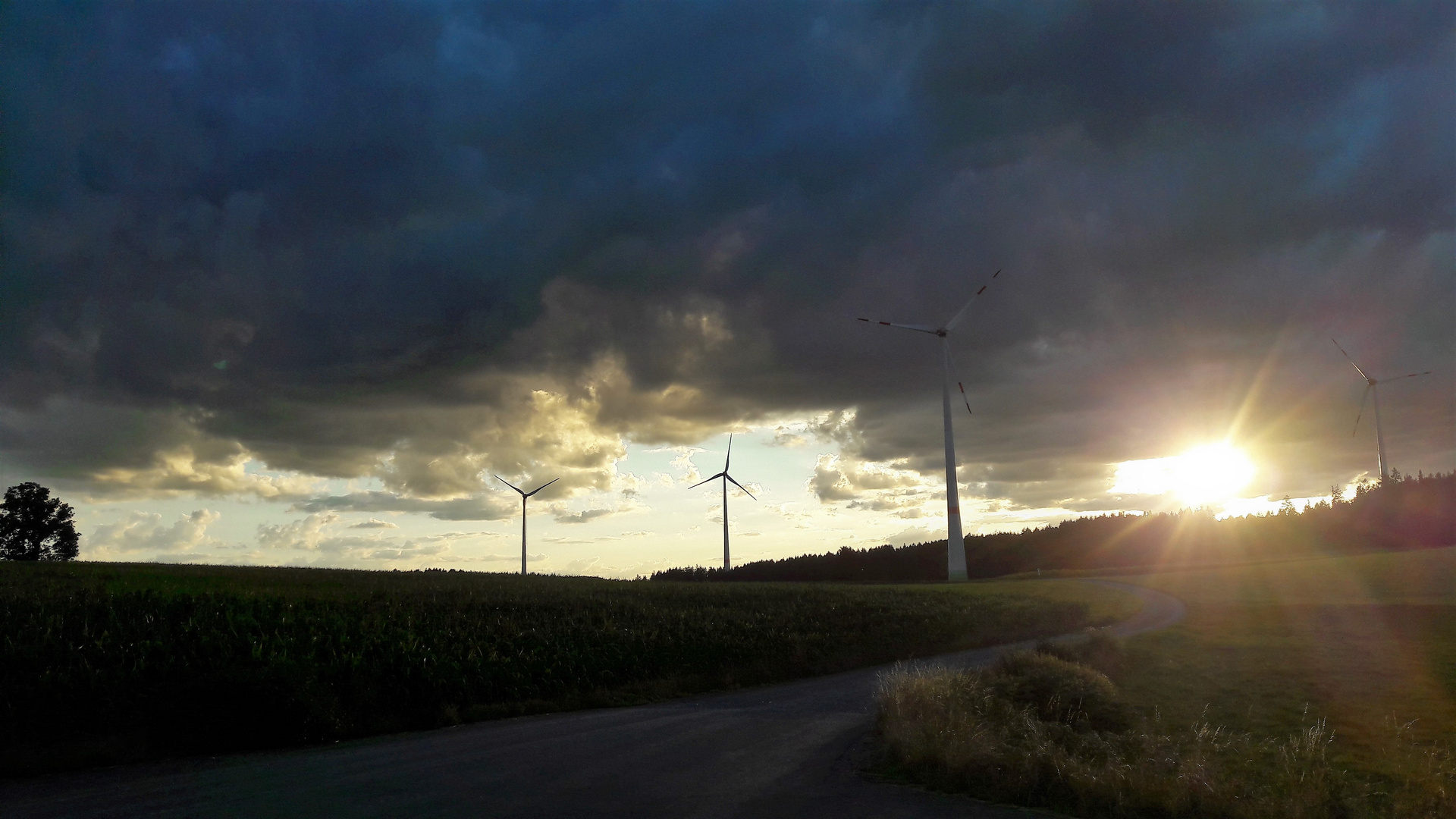 20200823 Drohende Regenwolken beim Sonnenuntergang