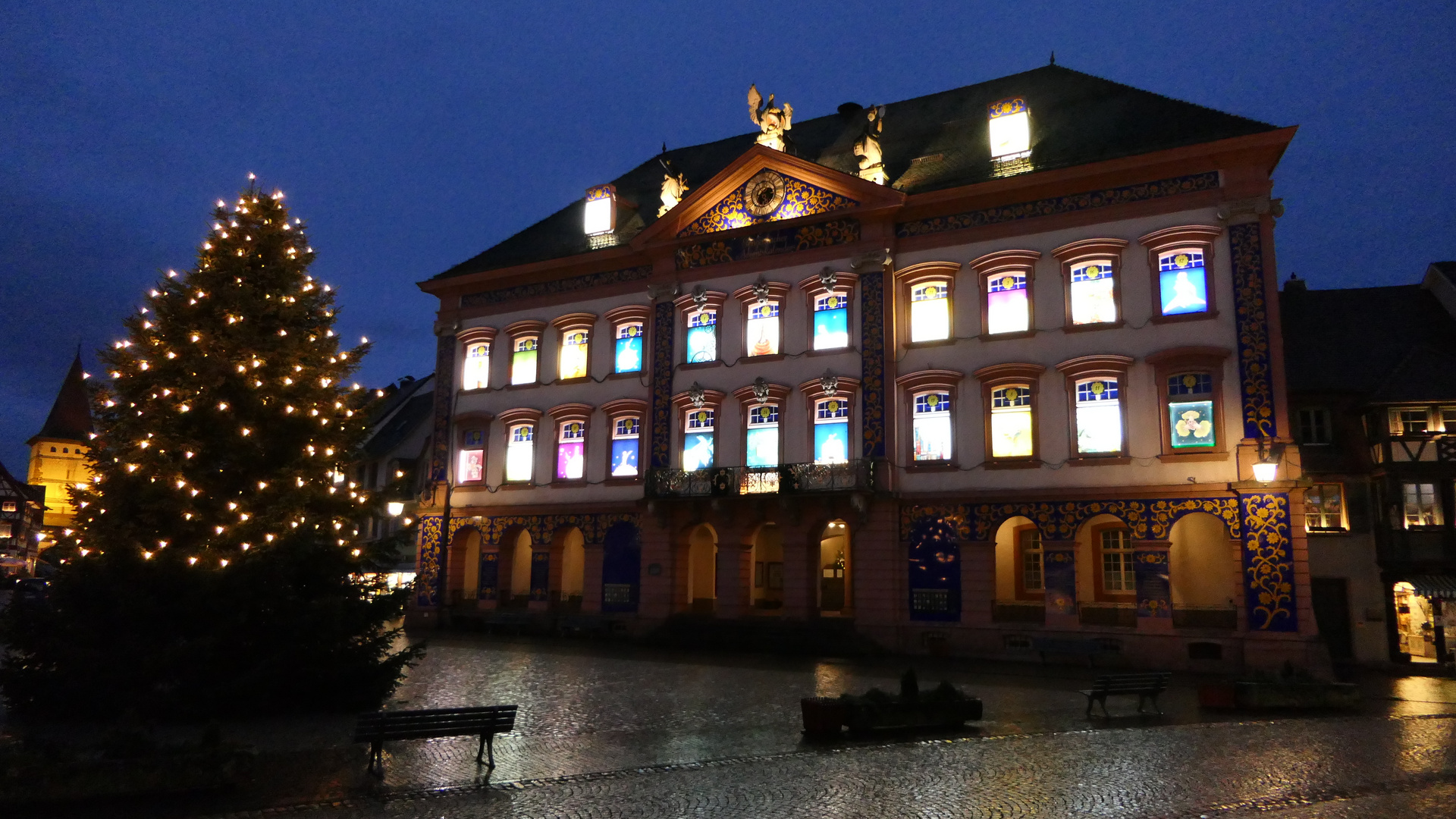 2021-12-27; Gengenbach; Rathaus mit Adventskalender