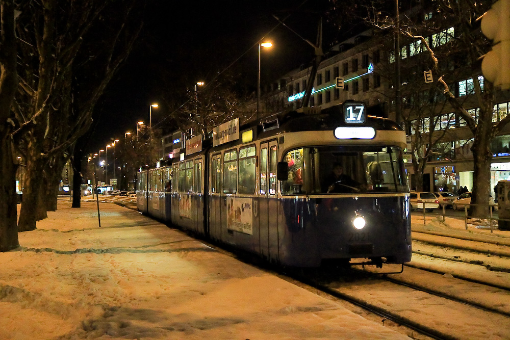 2021 nachts im Schnee