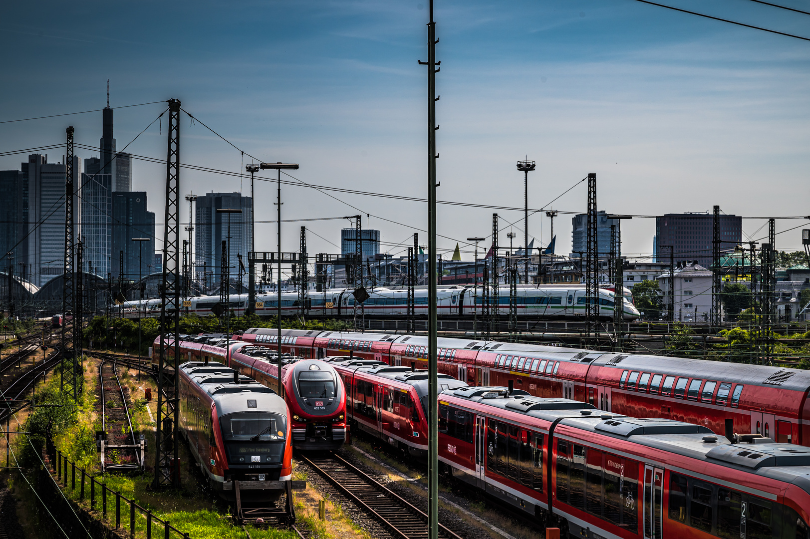 2021-Züge auf dem Gleisvorfeld in Frankfurt