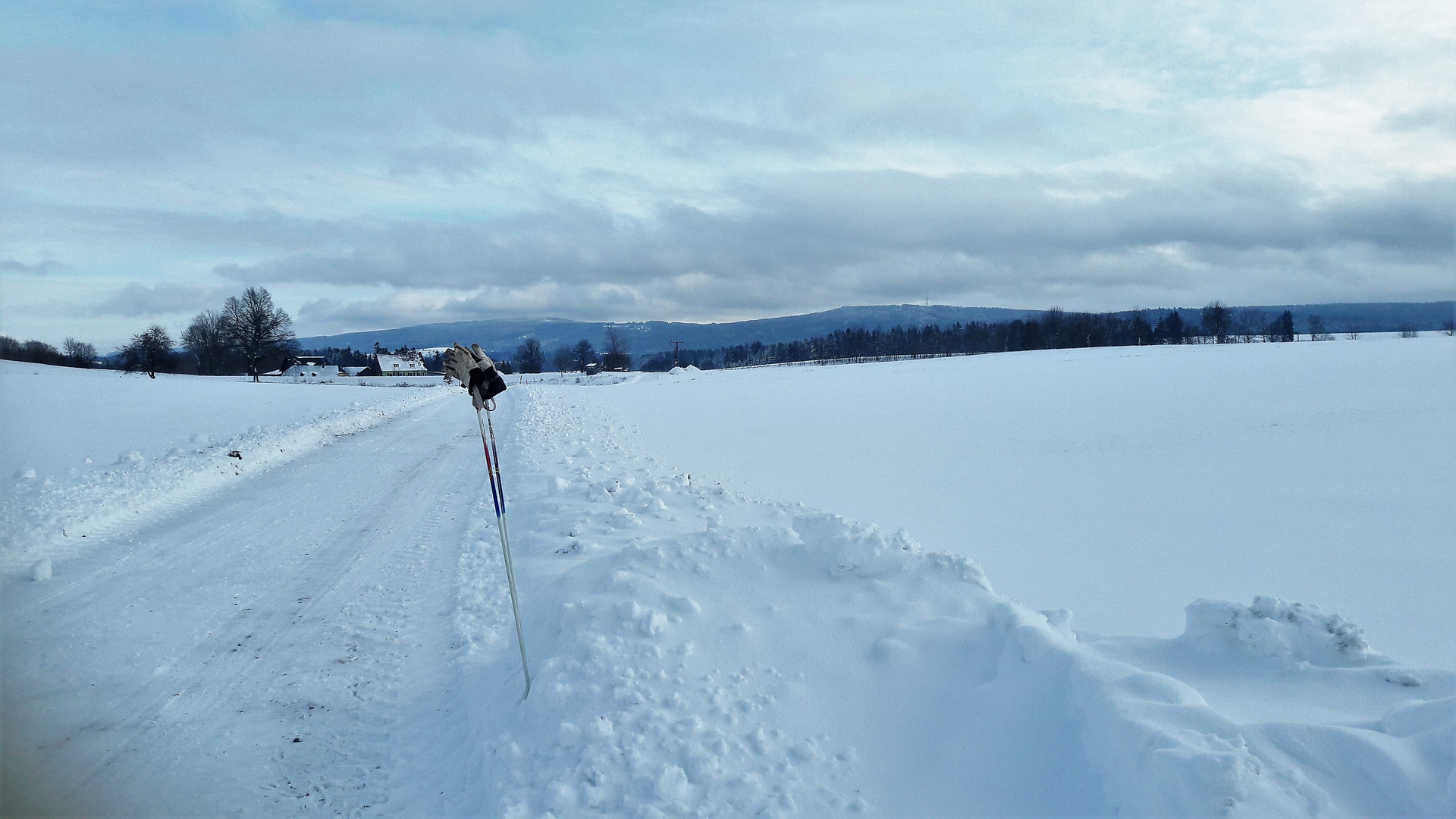 20210125 ARCHIV Blick über den Schnee ins Fichtelgebirge