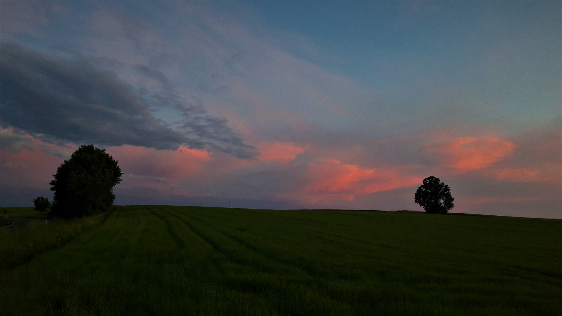 20210621 Abendröte über den Feldern