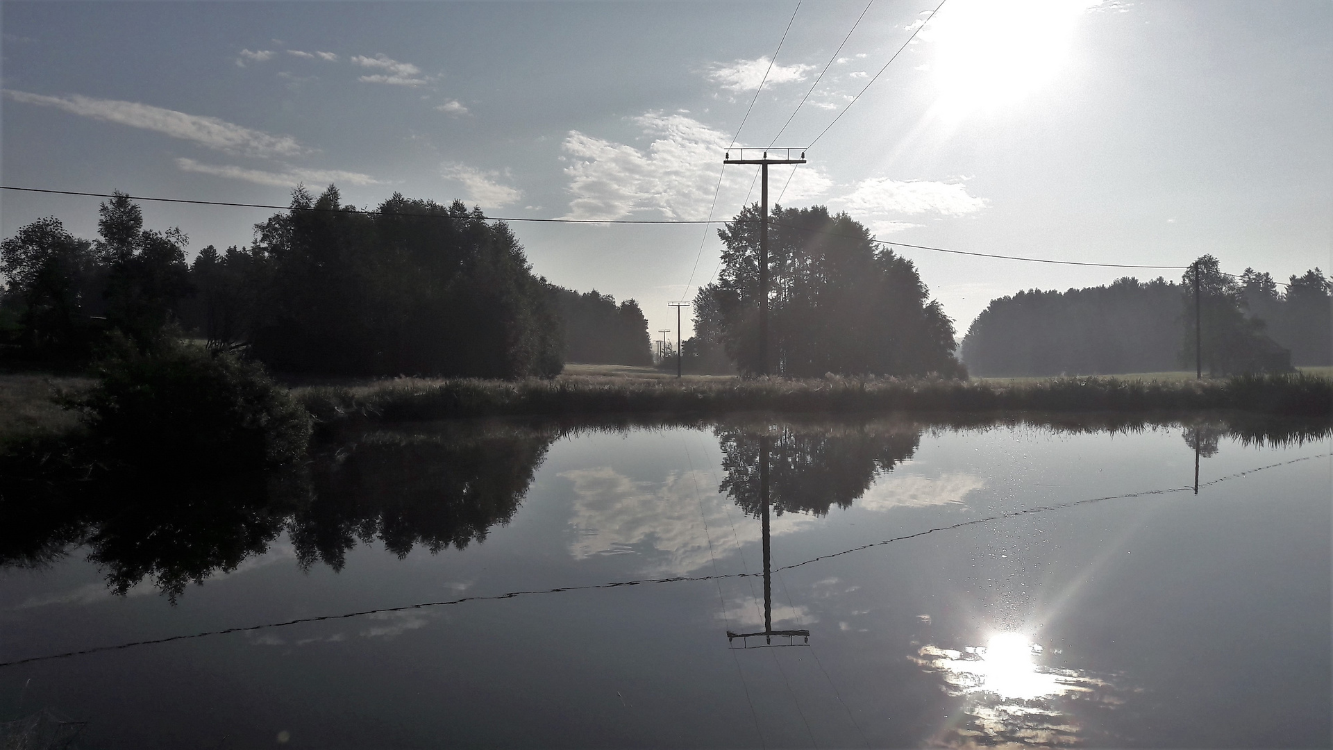 20210626 Dienstag ist Spiegeltag : Sonne und Wolken gespiegelt