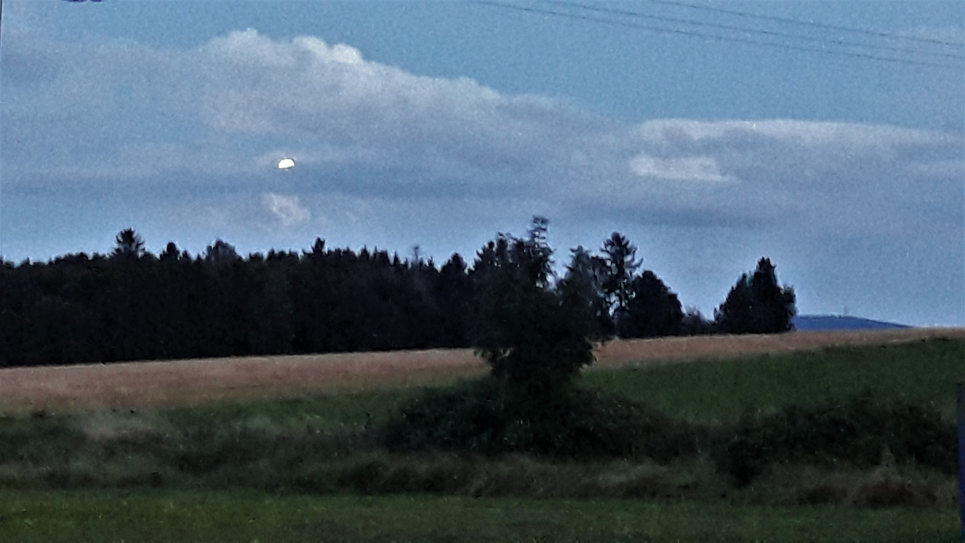 20210820_2044 Der Mond ist aufgegegangen