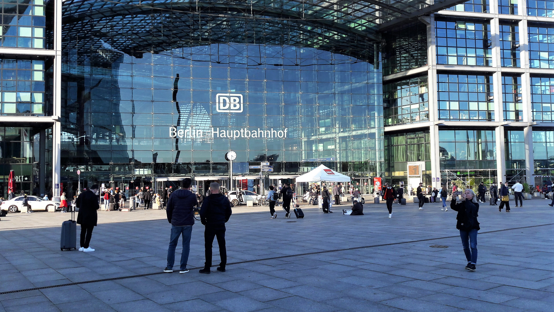 20211007 Dienstag ist Spiegeltag  Hauptbahnhof von Berlin