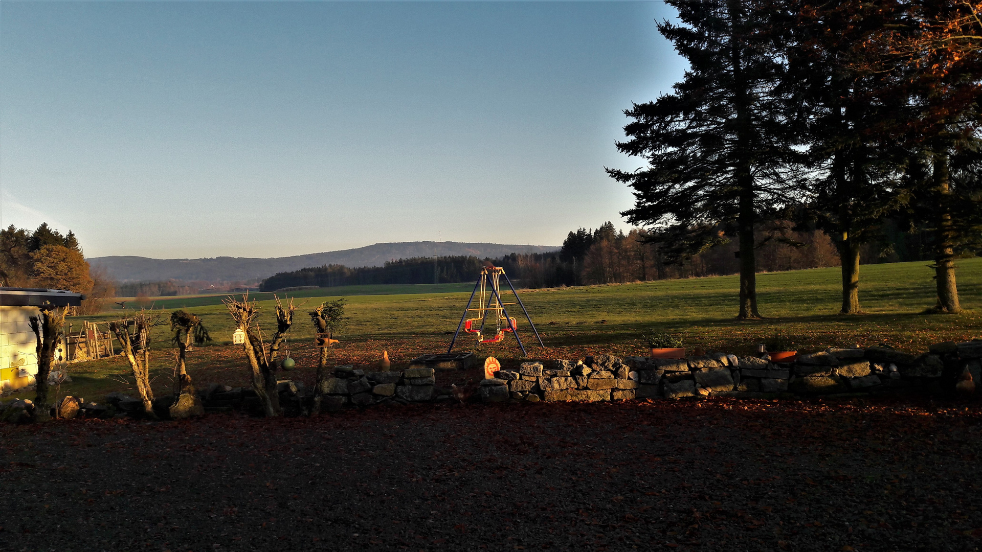 20211111 Spielplatz mit freiem Blick zum Waldsteinsender