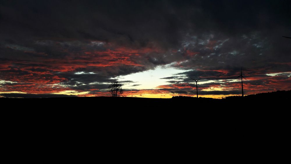 20211231 Silvester 2021 Abendhimmel mit Licht am Horizont