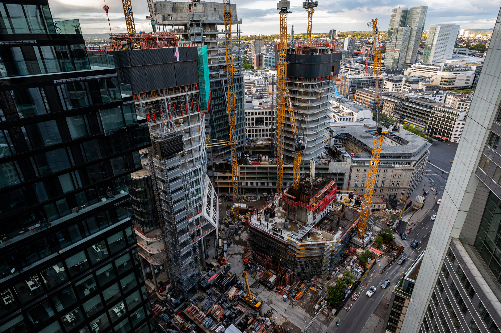 2022 Baustelle von Four Frankfurt vom Global-Tower aus